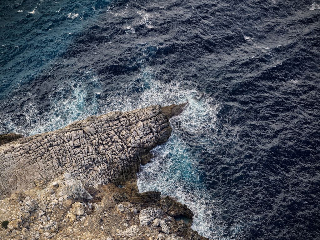 Pointe rocheuse sur la côte