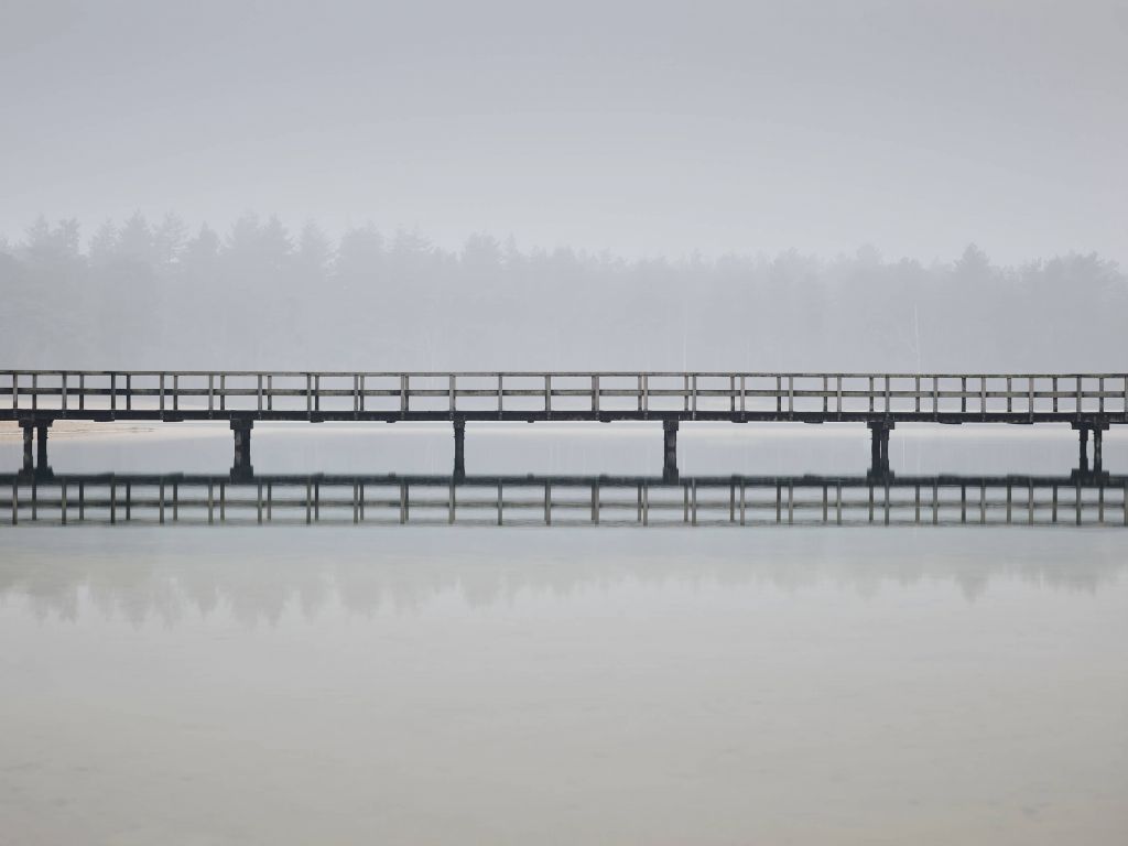 Un pont dans le brouillard