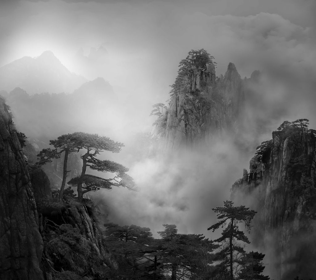 Huang Shan In The Fog