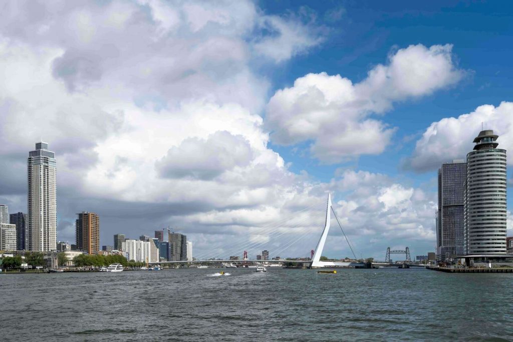 Vue de la ville avec le pont Erasmus