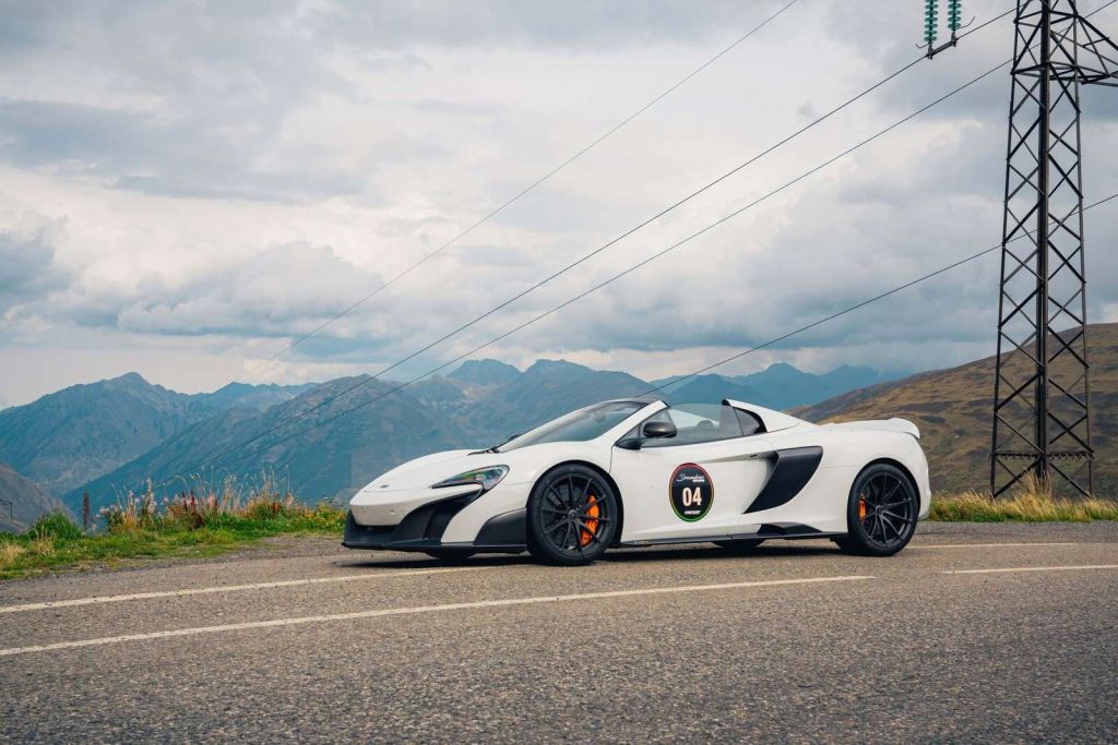 McLaren 675LT Spider Bergpanorama