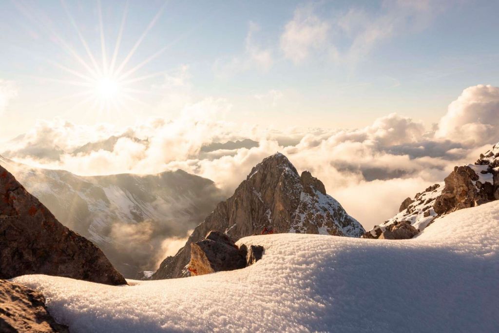 Soleil clair au-dessus de Winterberg