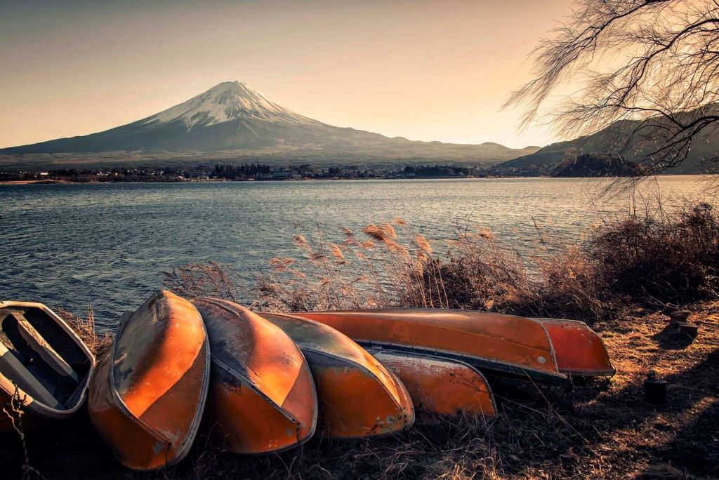 Rustige oever aan Fuji meer