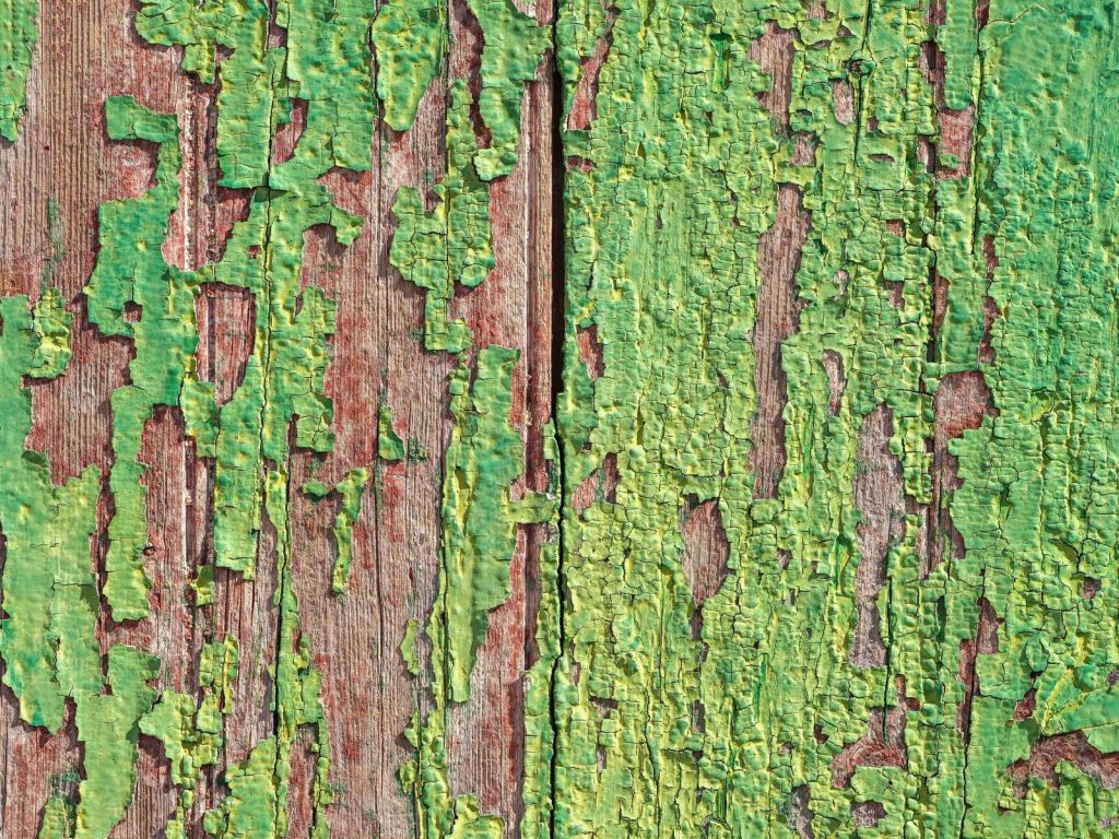 Bois vieilli avec une couche de peinture verte