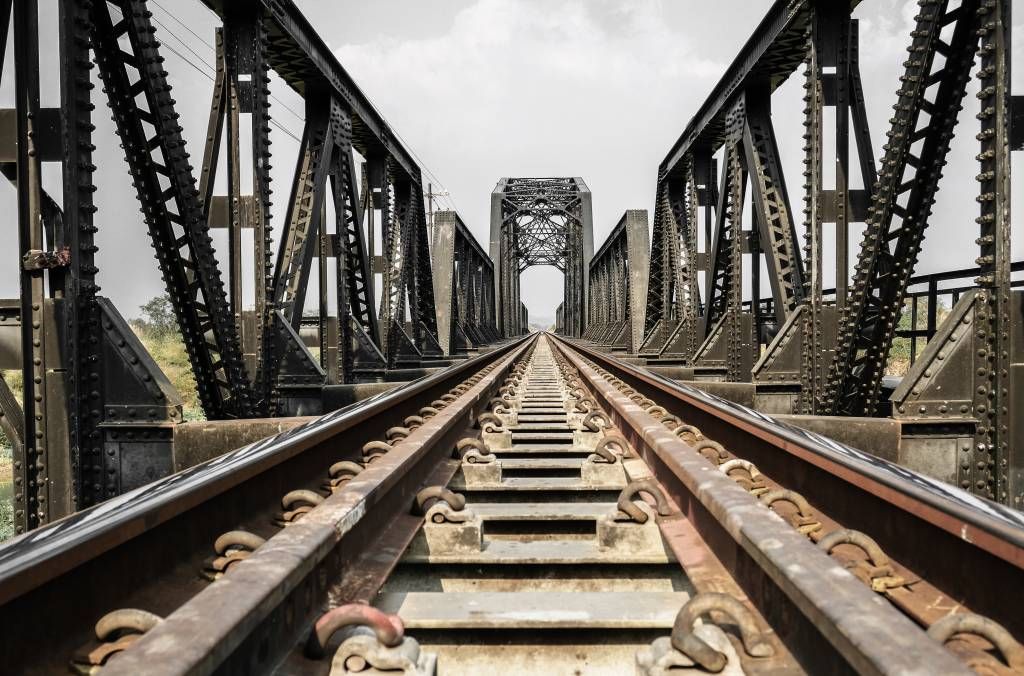 Éléments - Pont ferroviaire métallique - Entrepôt