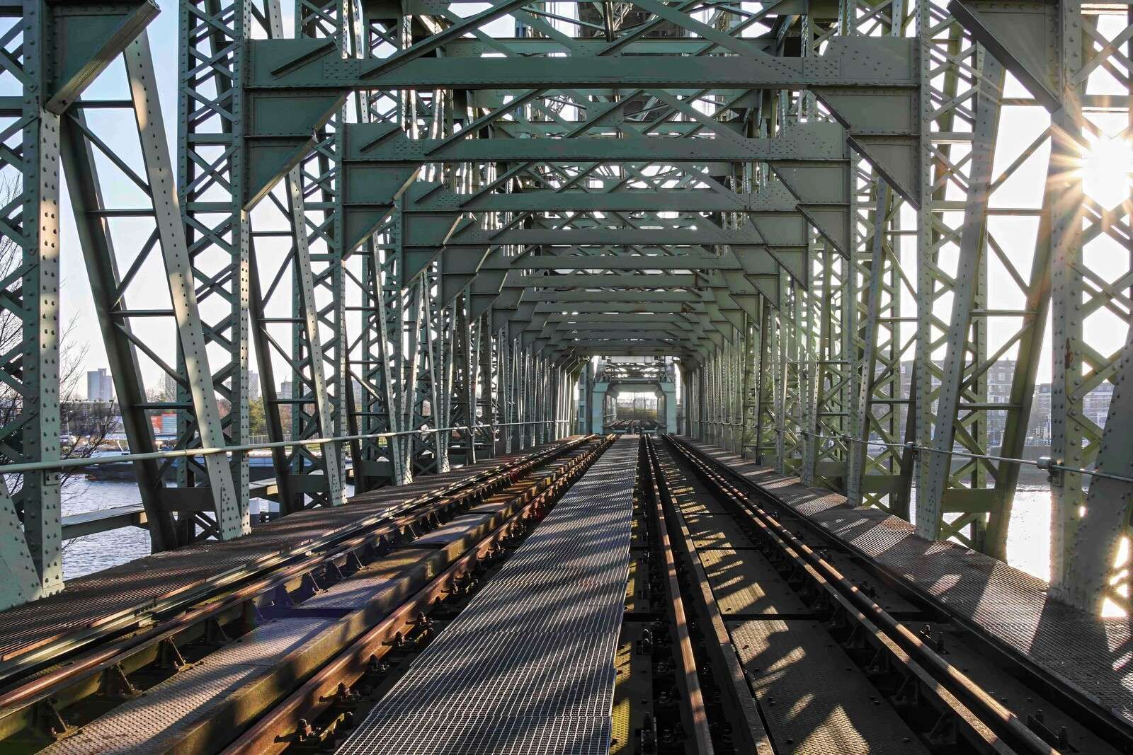 Staal et Symétrie sur De Hef