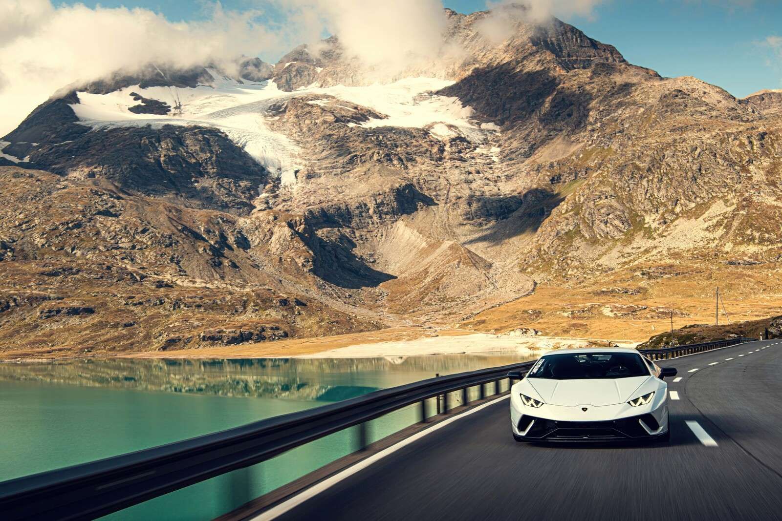 Lamborghini Huracán dans les montagnes