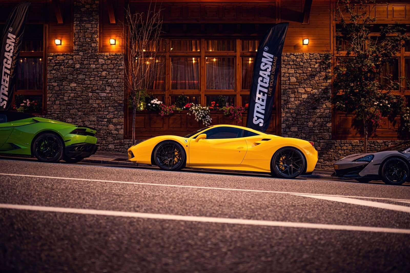 Voitures exclusives au chalet en bois