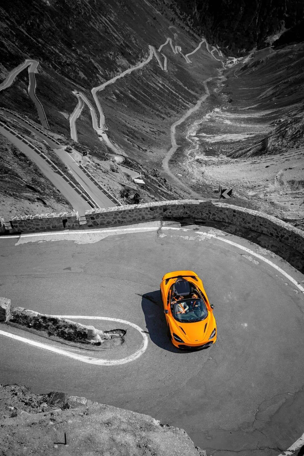 McLaren sur le Stelviopas - couleur spot