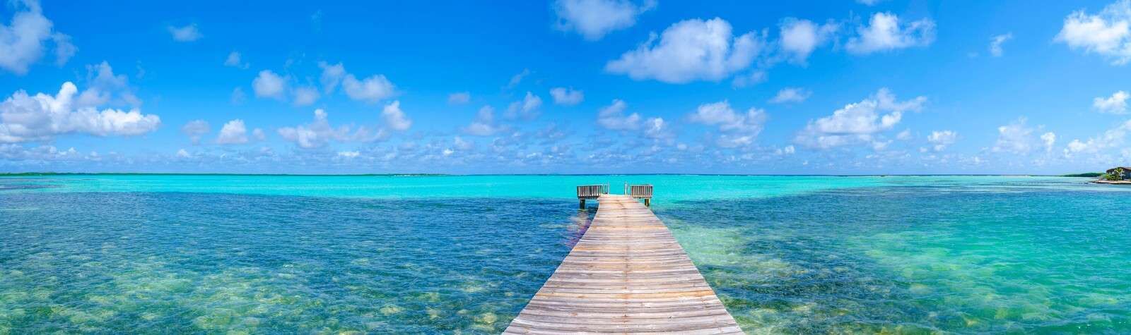 Jetée en bois au-dessus de la mer, Bonaire, Antilles néerlandaises caribéennes