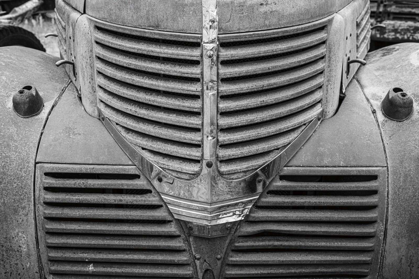 Acier Patiné Et Symétrie