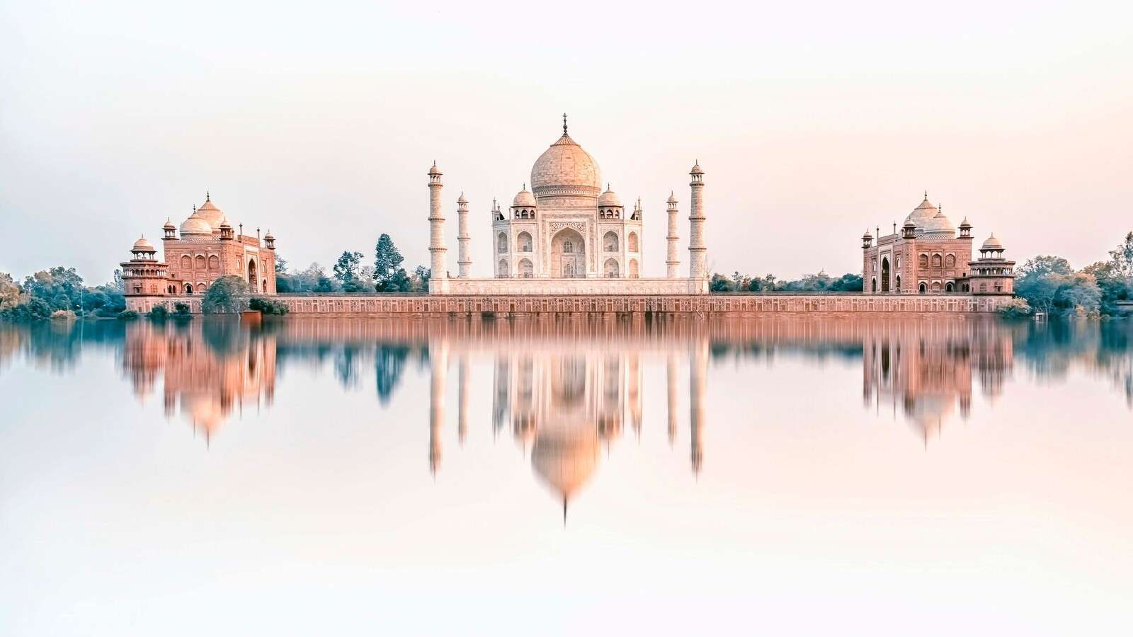 Symétrie dans la sérénité orientale
