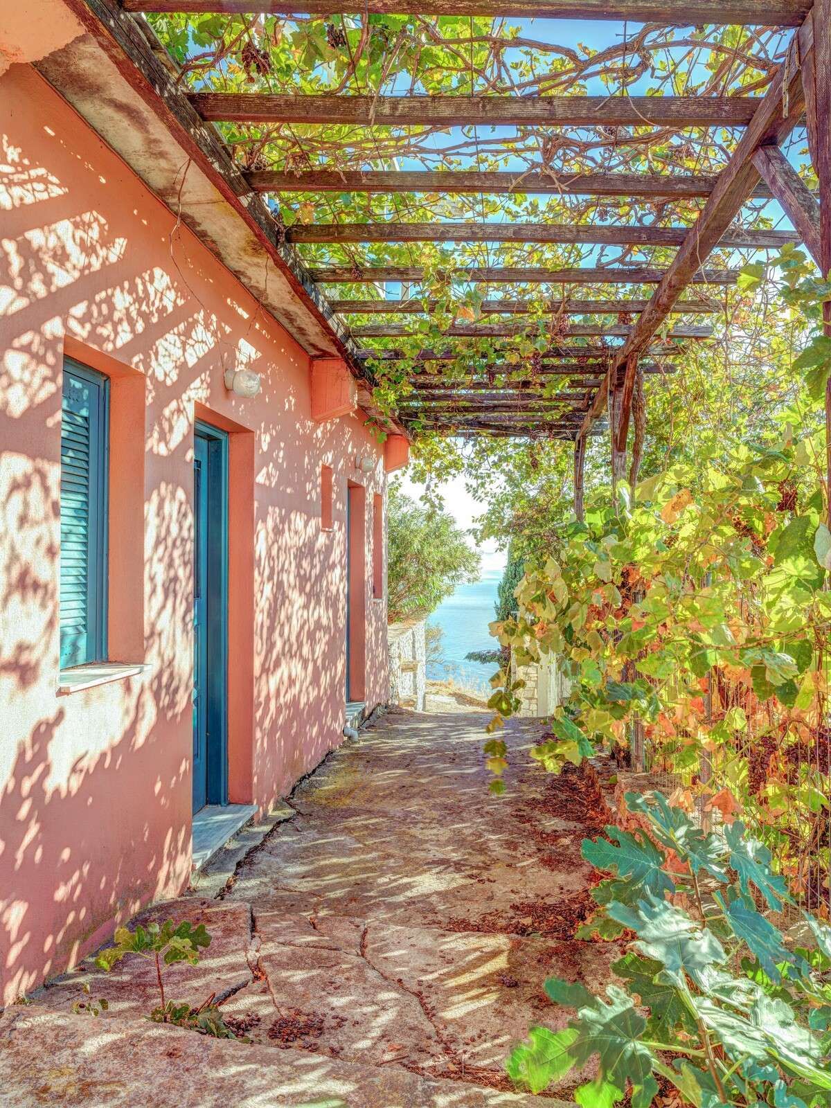 Pergola méditerranéenne avec vue sur la mer